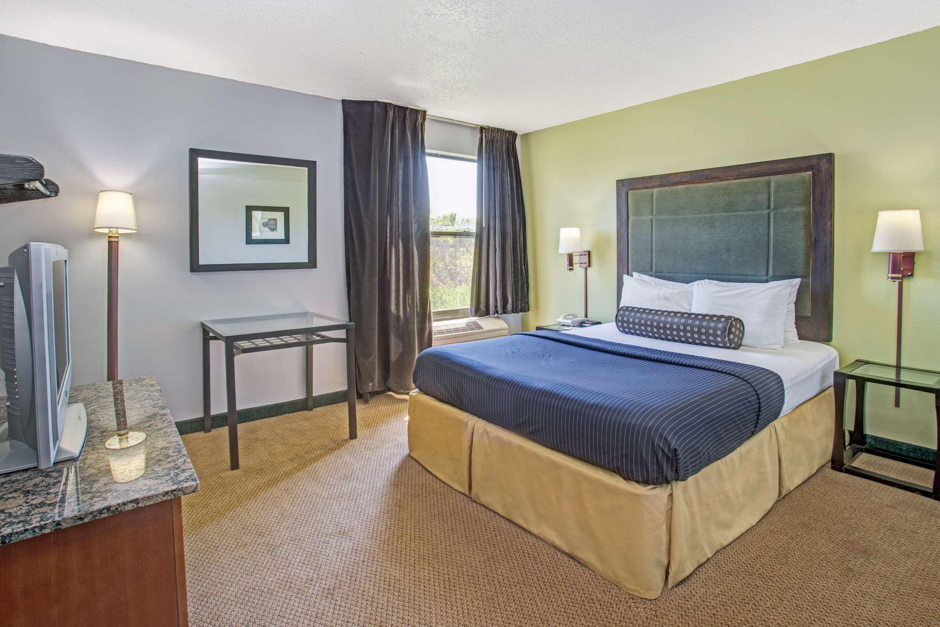 Days Inn By Wyndham Great Lakes Naval Base North Chicago Exterior foto