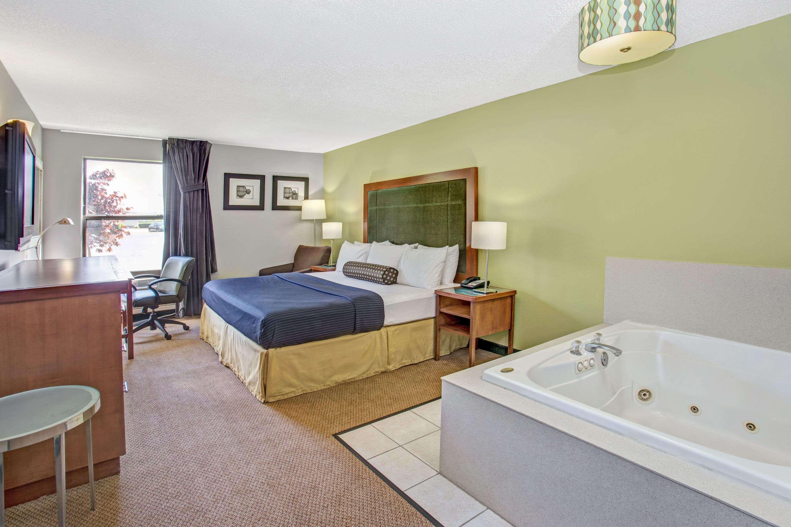 Days Inn By Wyndham Great Lakes Naval Base North Chicago Exterior foto