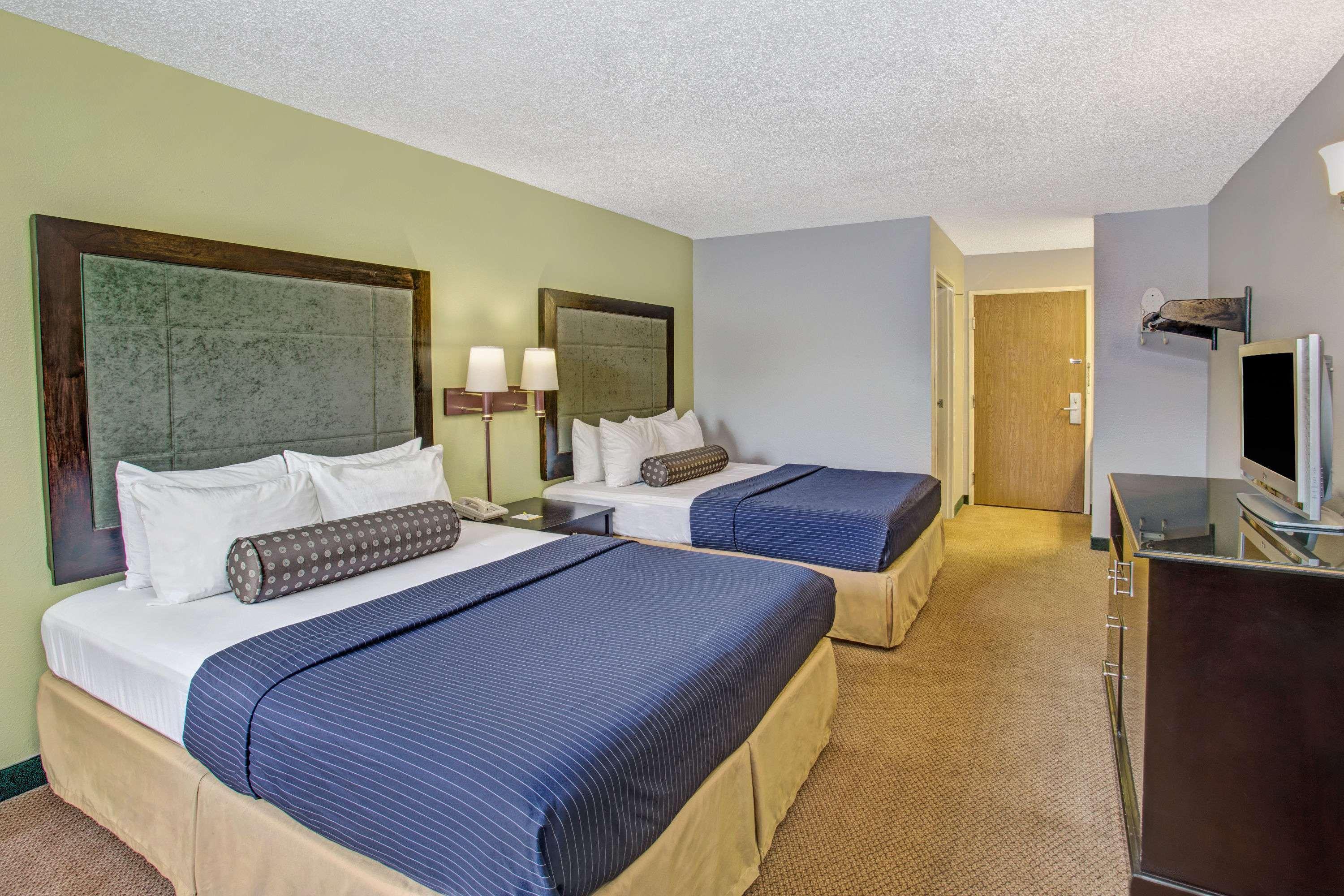 Days Inn By Wyndham Great Lakes Naval Base North Chicago Exterior foto